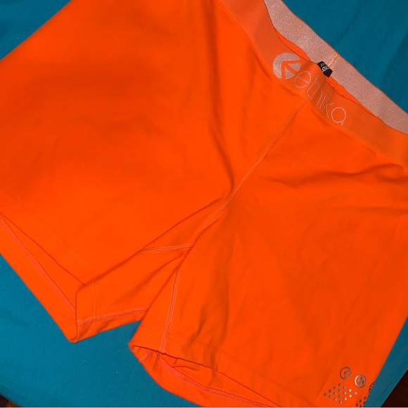 SUBZERO PERFORMANCE - NEON ORANGE
Women's Staple Size 3XL - Picture 4 of 6